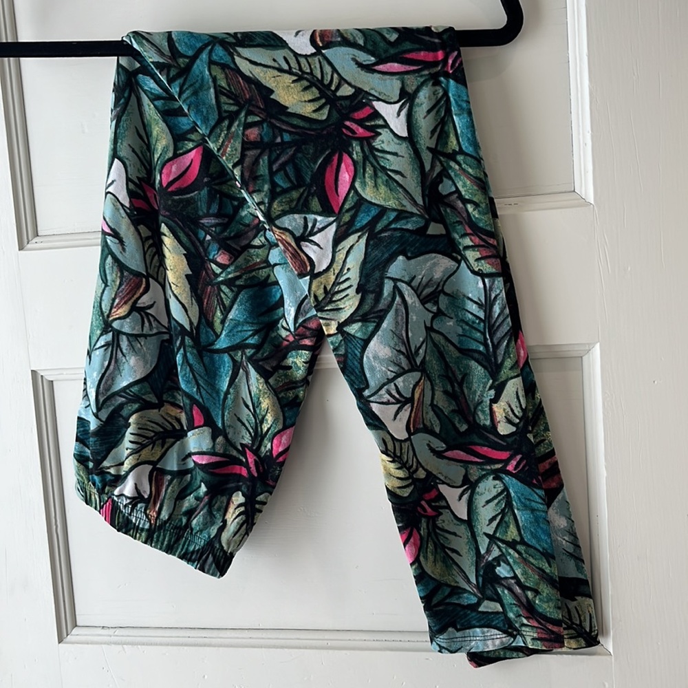 Legging Depot Green and Pink Leaf Pattern Leggings One Size Plus